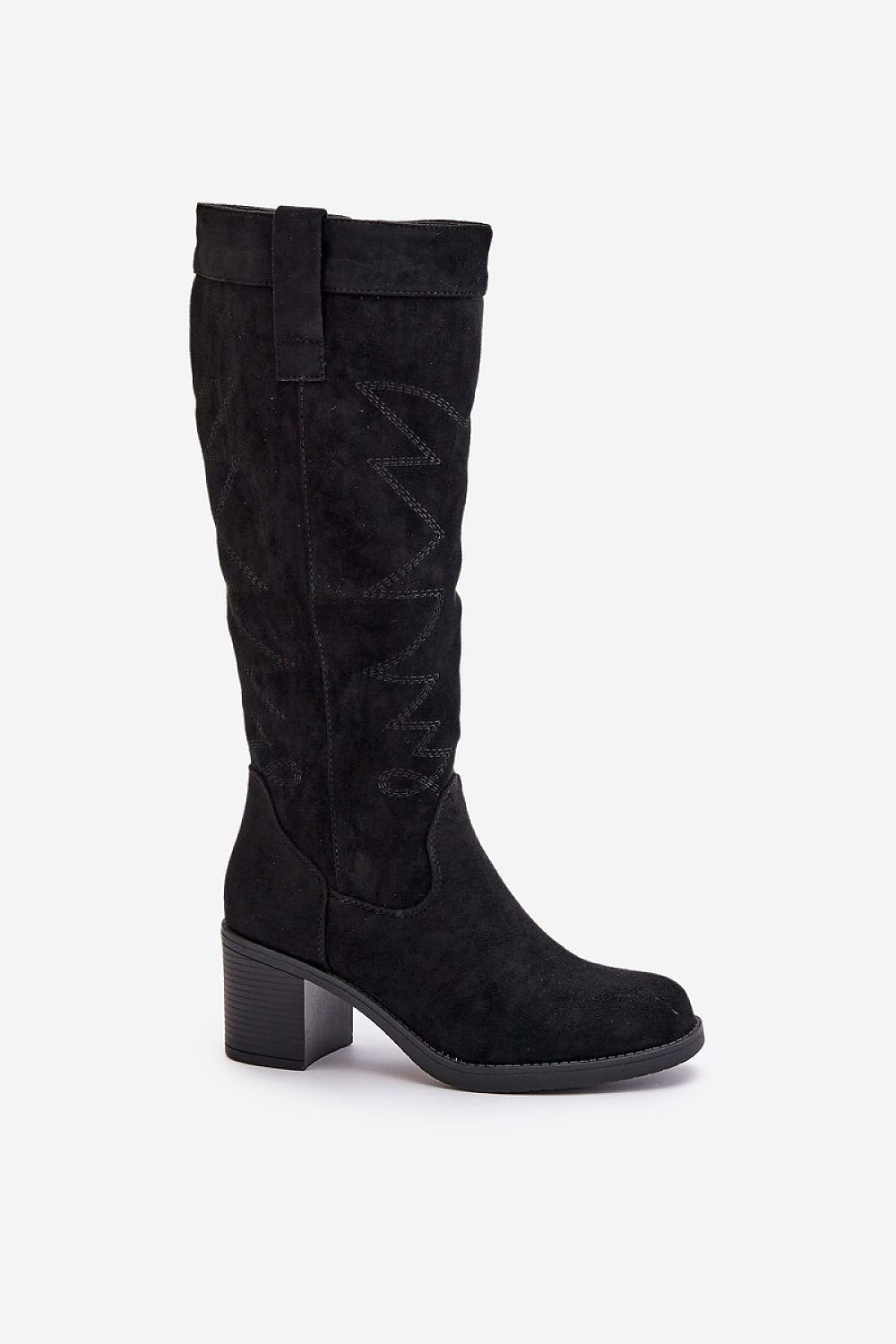 Elegant low-heeled boots for a casual and modern style