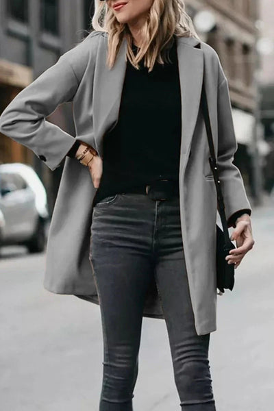 Elegant street coat with pockets and notched collar