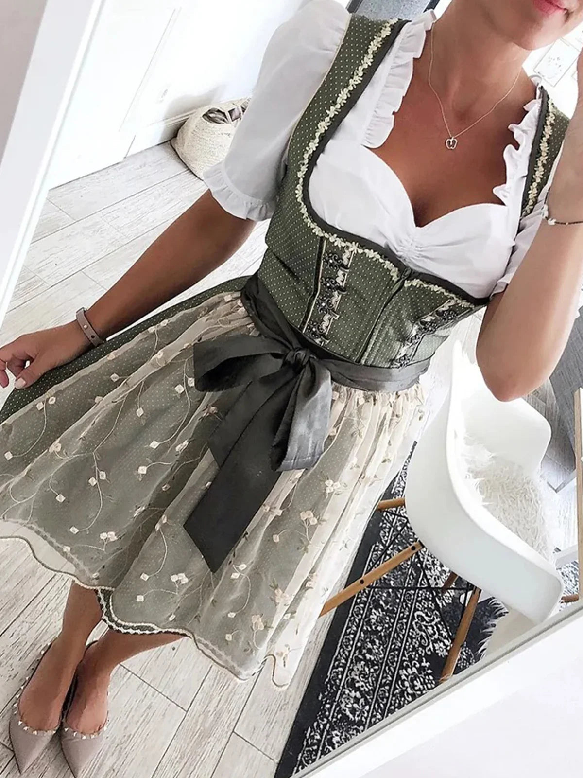 Elegant Tyrolean dress with lace, V-neck and short sleeves