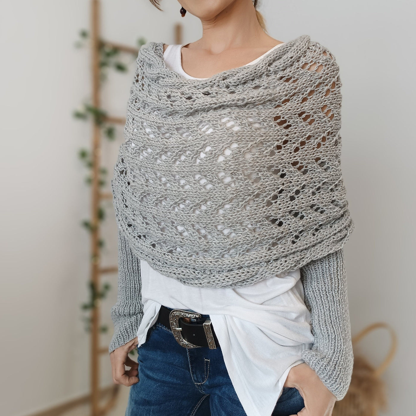 Fia - Warm scarf with ponytail sleeves