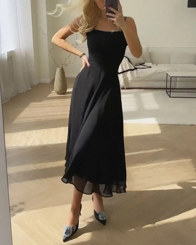 Daniela - Elegant square neck solid color dress