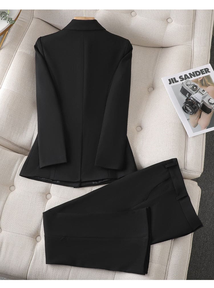 Elegant women's blazer and pants set