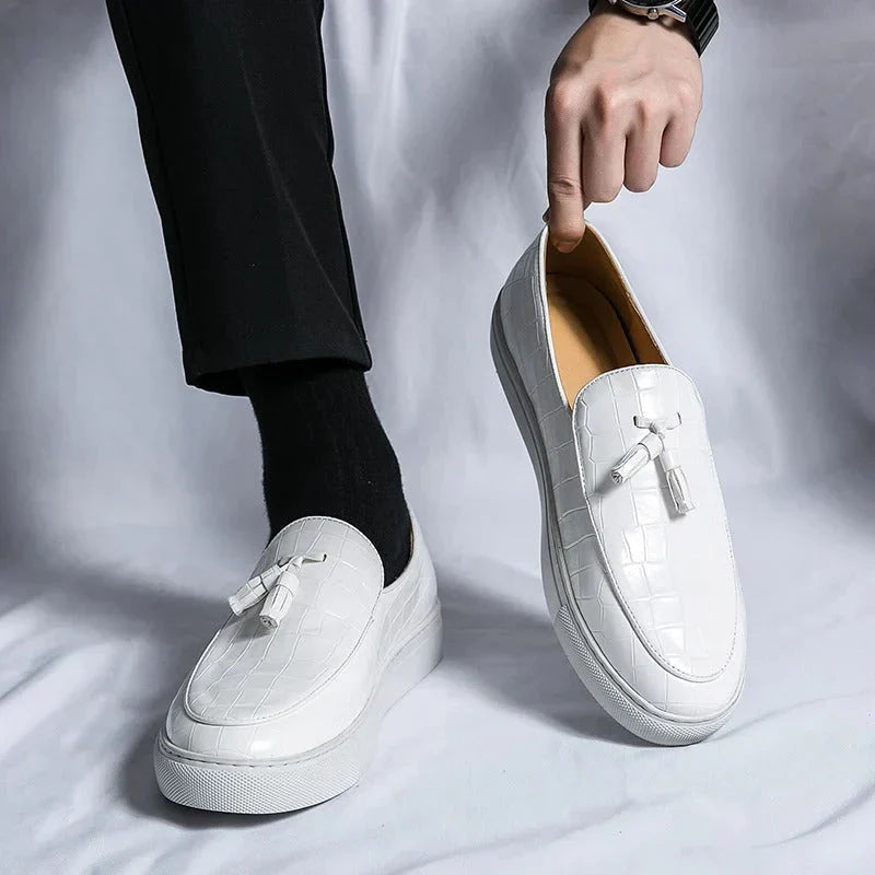 Elegant men's loafers with a modern style and comfortable design