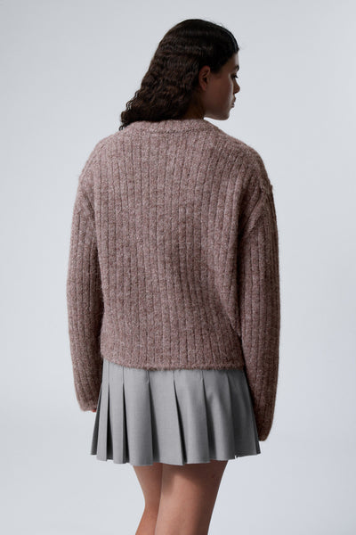 Loose Fit Cardigan – Versatile and Modern Garment