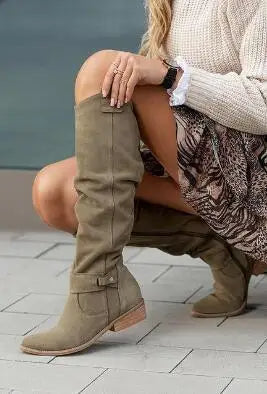 Comfortable and elegant boots with a zipper and small heel