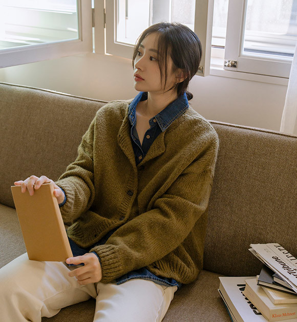 Laura Cozy Round Cardigan - Warm and Elegant Garment for Any Occasion