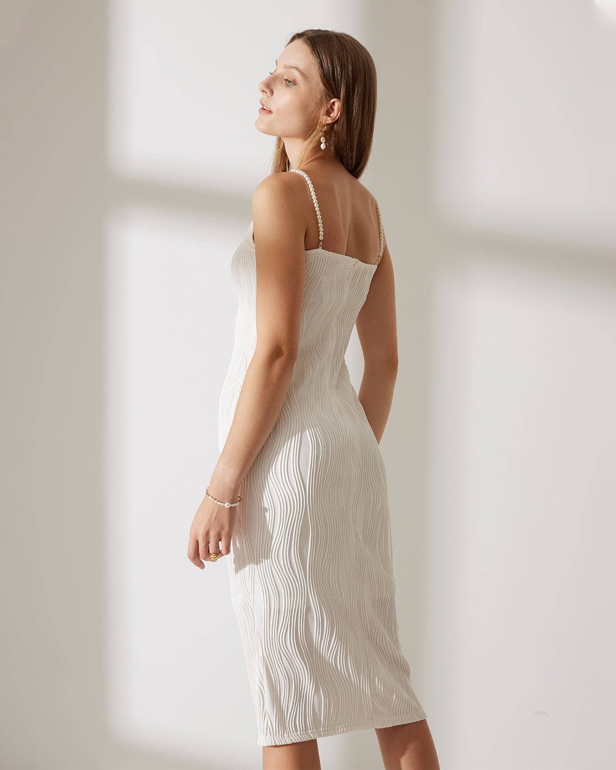 Sleeveless midi dress with delicate straps and refined style