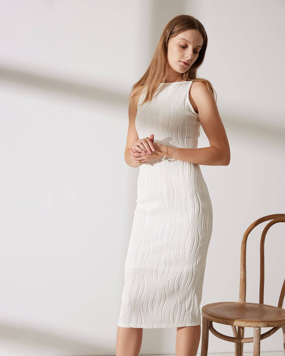Sleeveless midi dress with delicate straps and refined style