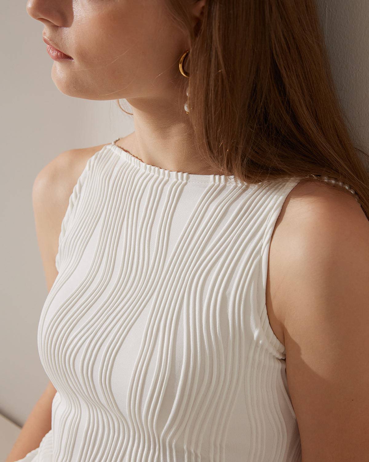 Sleeveless midi dress with delicate straps and refined style