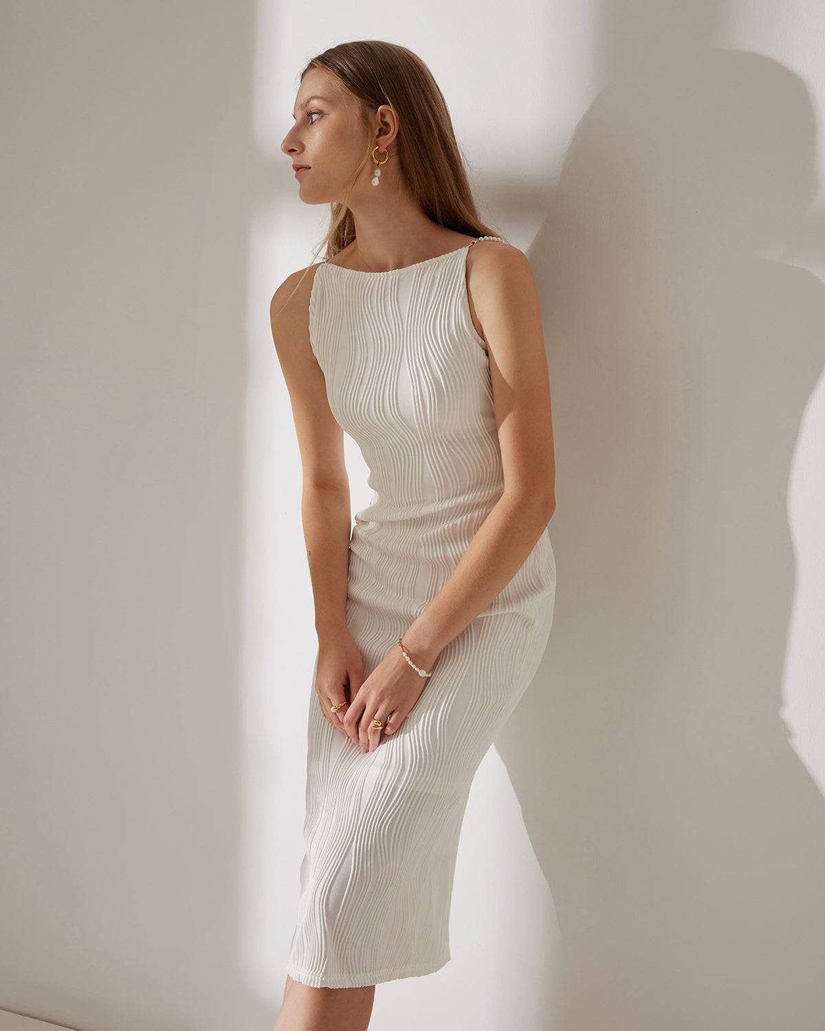 Sleeveless midi dress with delicate straps and refined style