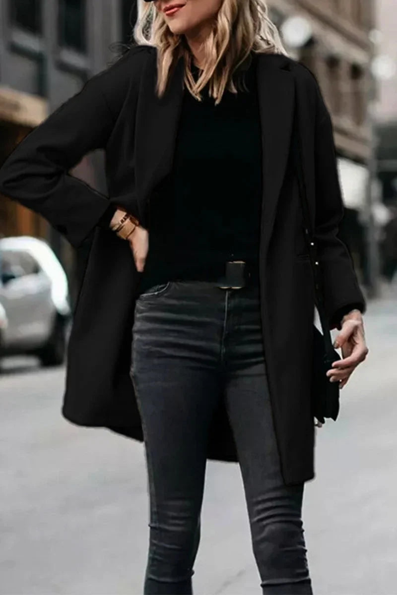 Elegant street coat with pockets and notched collar