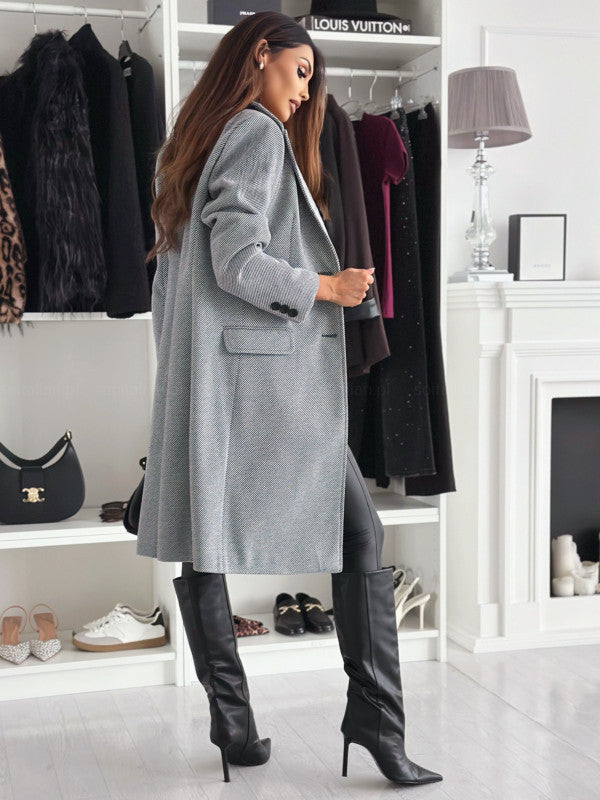 Elegant women's long coat with button closure