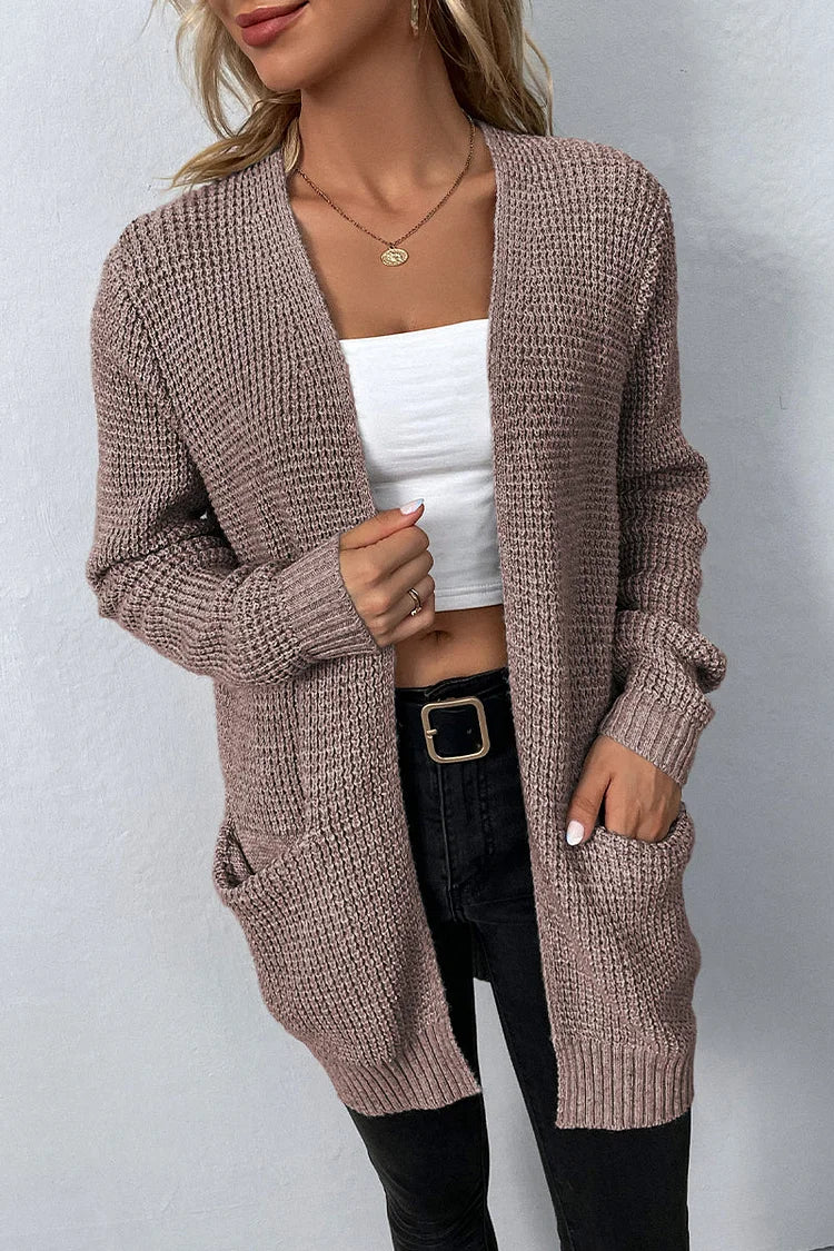 Elegant V-neck top with pockets: everyday style