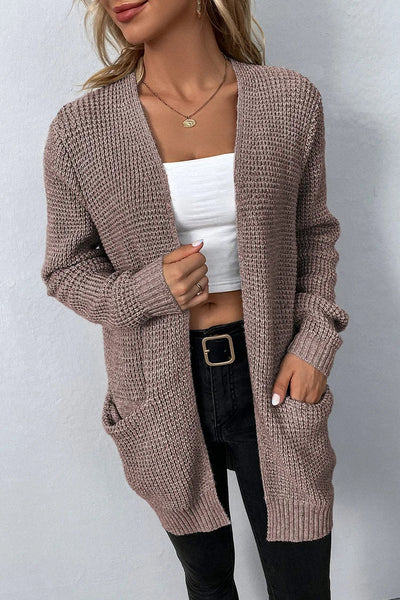 Elegant V-neck top with pockets: everyday style