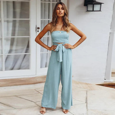 Elegant women's jumpsuit with strapless design and wide-legged trousers