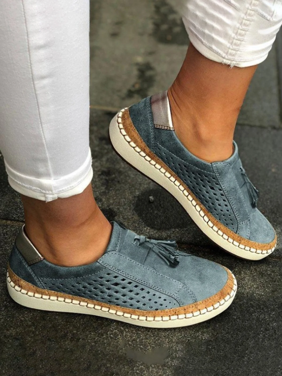 Claudia - Women's casual sneakers with round toe and flat heel