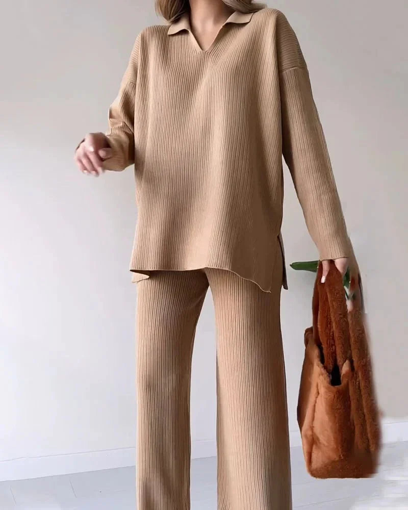 Autumnal V-neck set for a cozy style