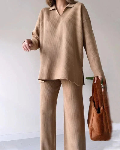 Autumnal V-neck set for a cozy style