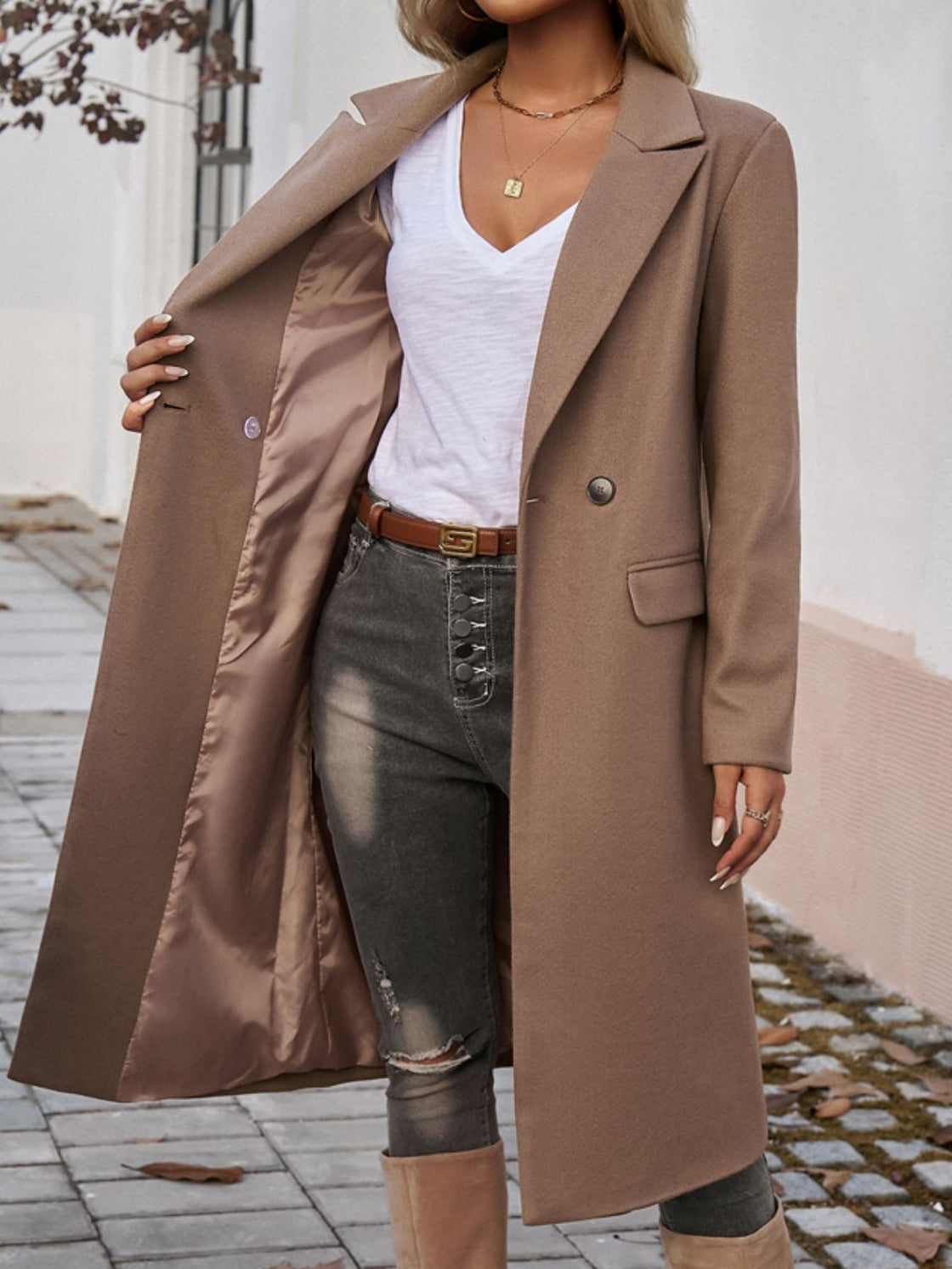 Women's long coat with pockets, collar and long sleeves