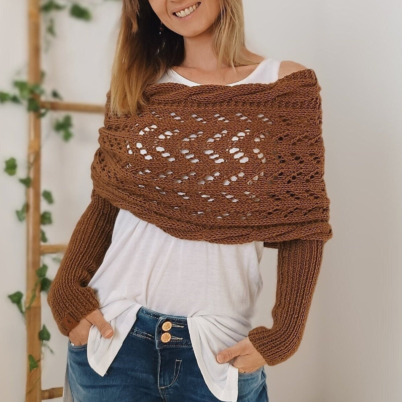 Fia - Warm scarf with ponytail sleeves