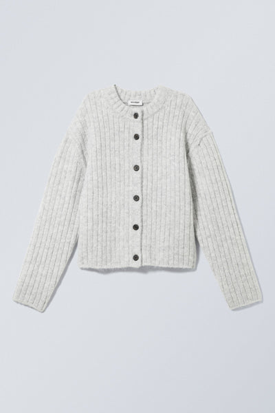 Loose Fit Cardigan – Versatile and Modern Garment