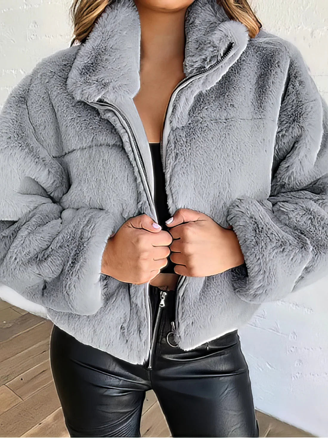 Charming zip-up jacket for easy styling