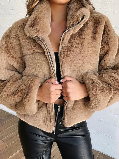 Charming zip-up jacket for easy styling