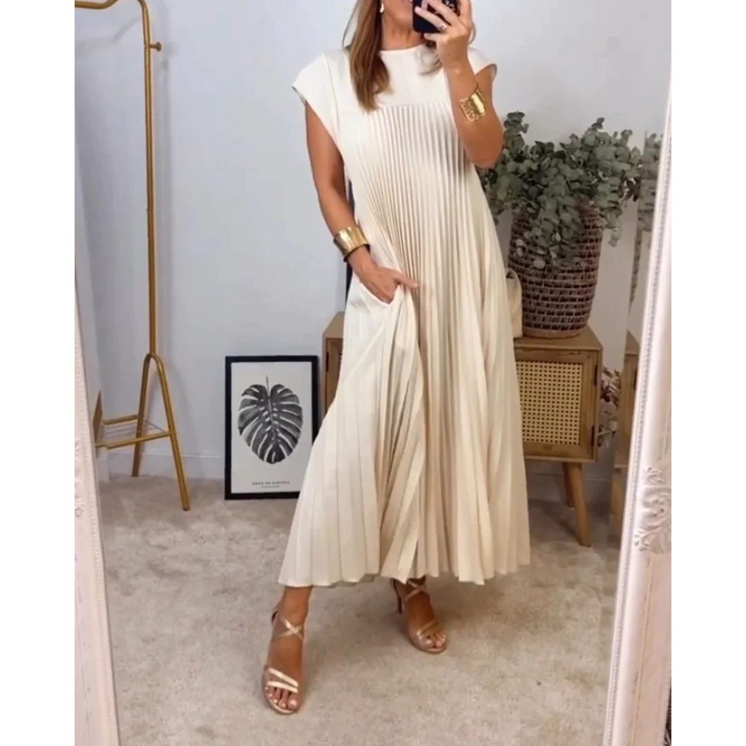 Long pleated dress with short sleeves and elegant style