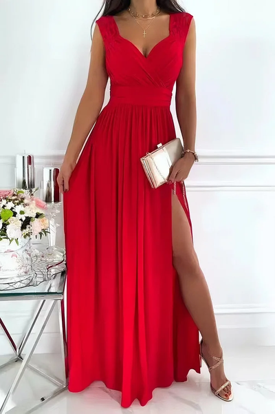 Malena - Sleeveless lace dress with slit at the hem and back