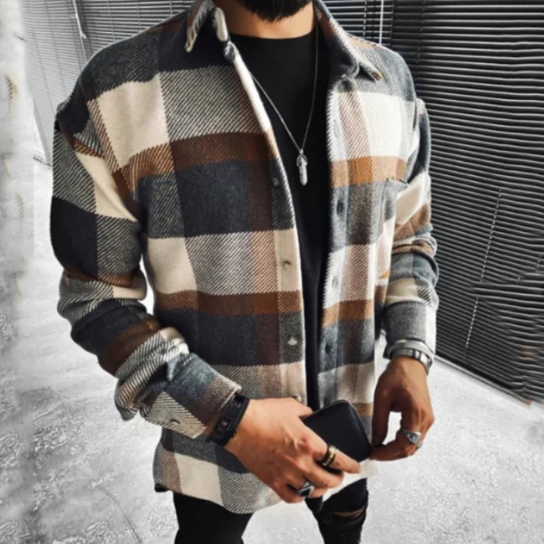 Men's plaid shirt with elegant design and button closure, ideal for a modern style
