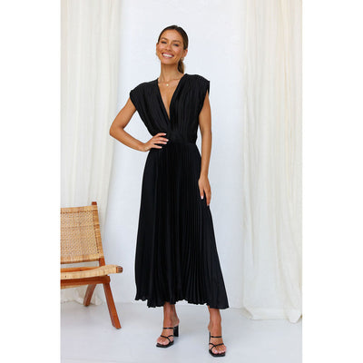 Elegant pleated long dress with a V-neckline for special occasions