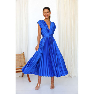 Elegant pleated long dress with a V-neckline for special occasions