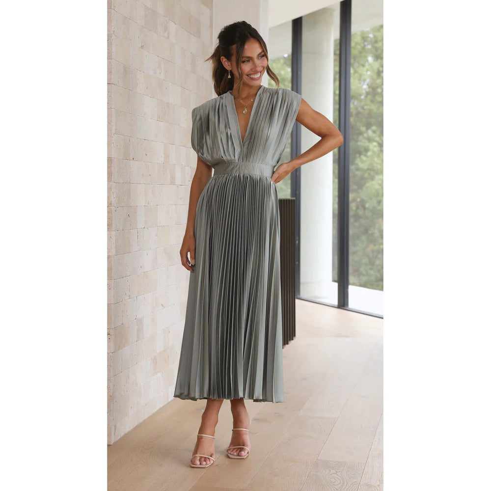 Elegant pleated long dress with a V-neckline for special occasions