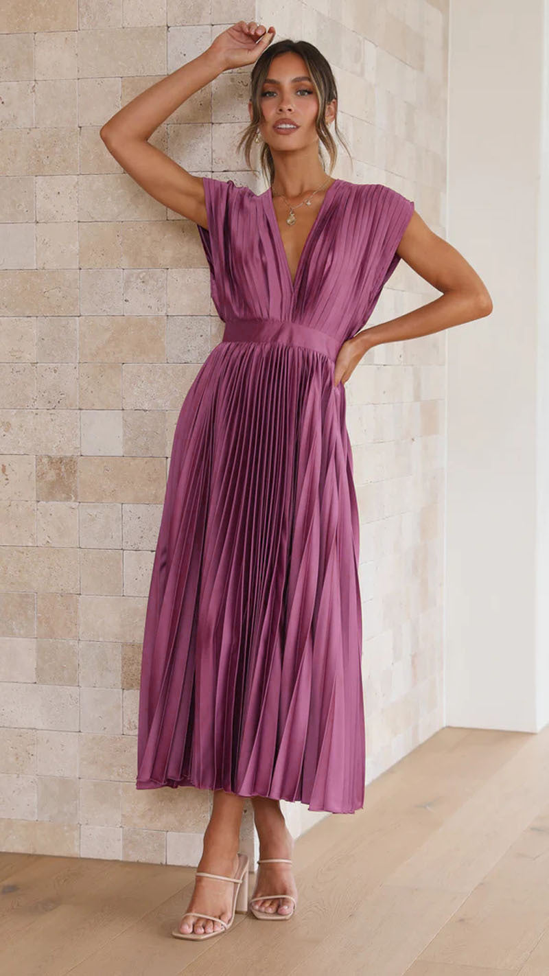 Elegant pleated long dress with a V-neckline for special occasions