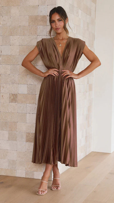 Elegant pleated long dress with a V-neckline for special occasions