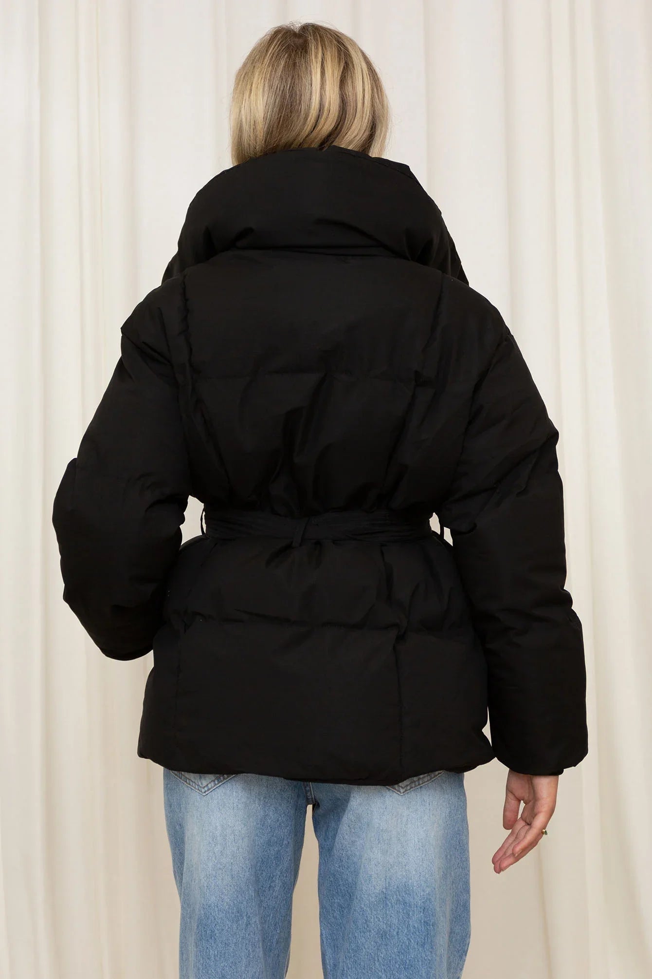 Elegant women's jacket with a high collar – Ideal for winter