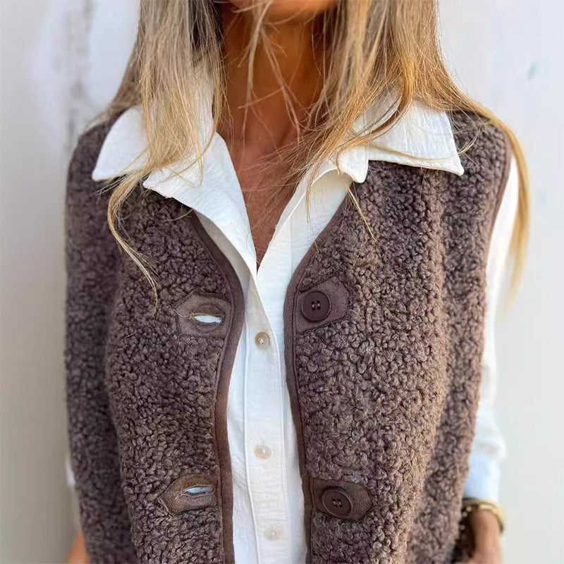 Lightweight and warm women's vest, ideal for everyday use