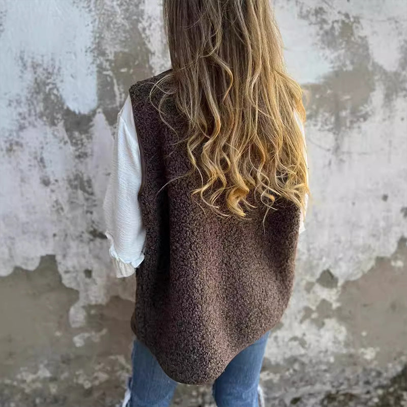 Lightweight and warm women's vest, ideal for everyday use
