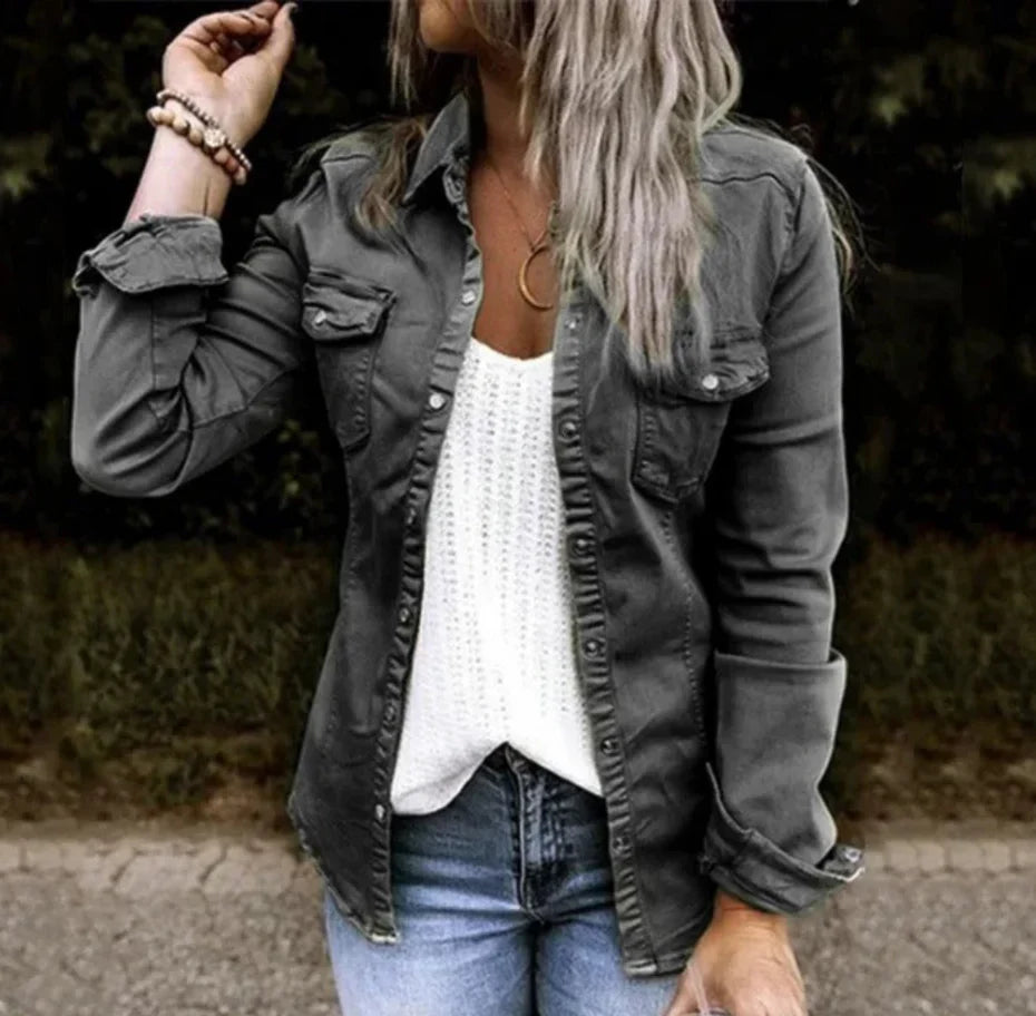 Elegant button-down jacket with pockets for a casual look