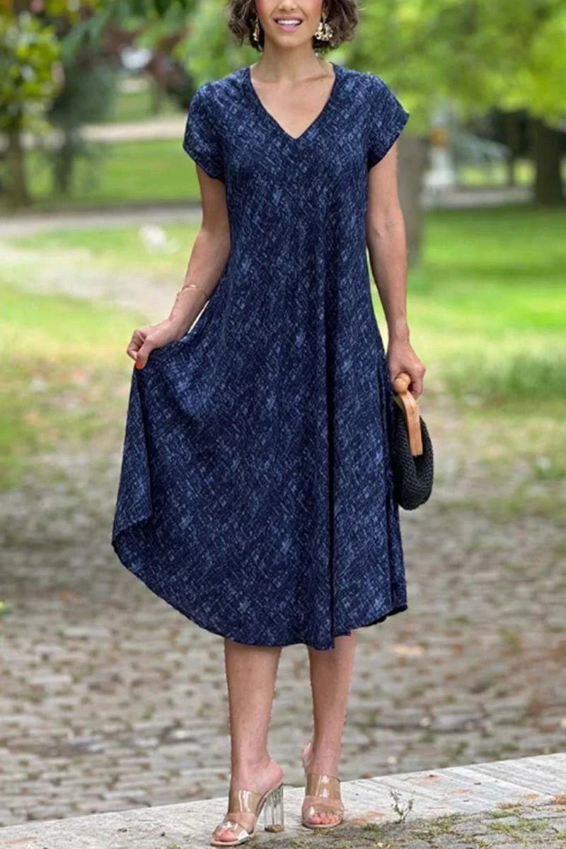 Demitra | Simple and flowing dress