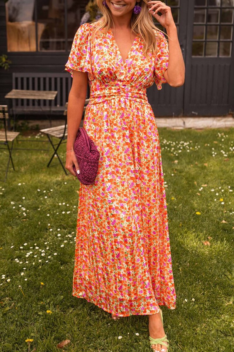 Elegant long dress with floral print and flowing design