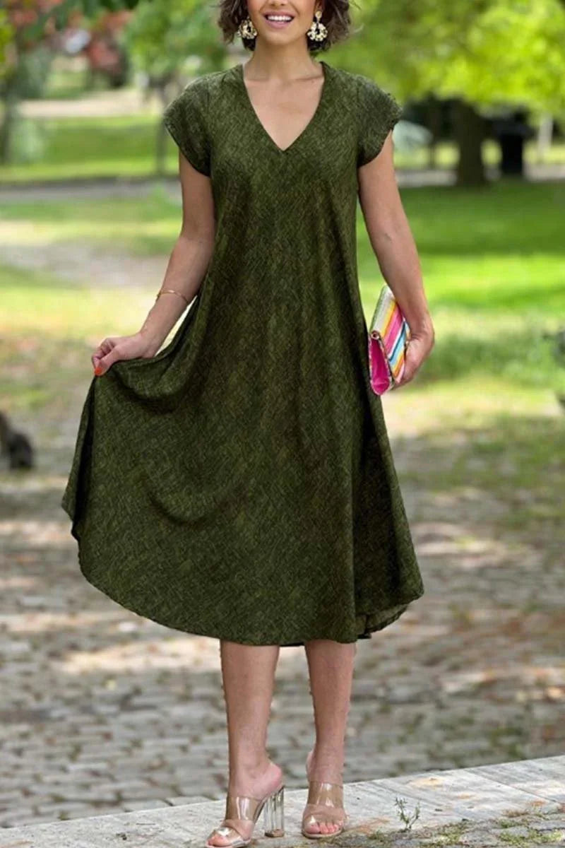 Demitra | Simple and flowing dress