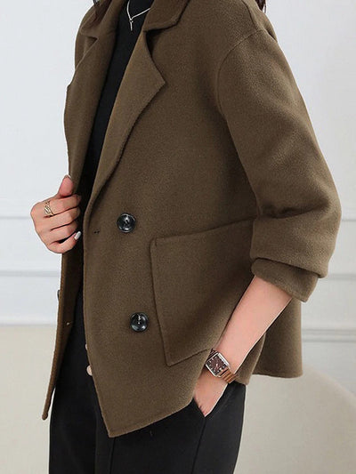 Fashionable casual coat with a laconic collar