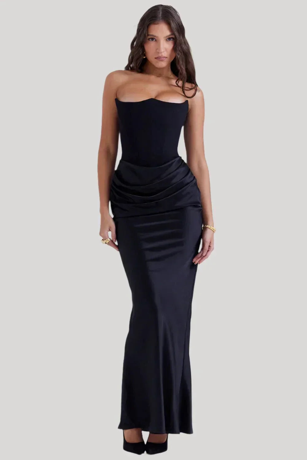 Long strapless dress with elegant design for special nights