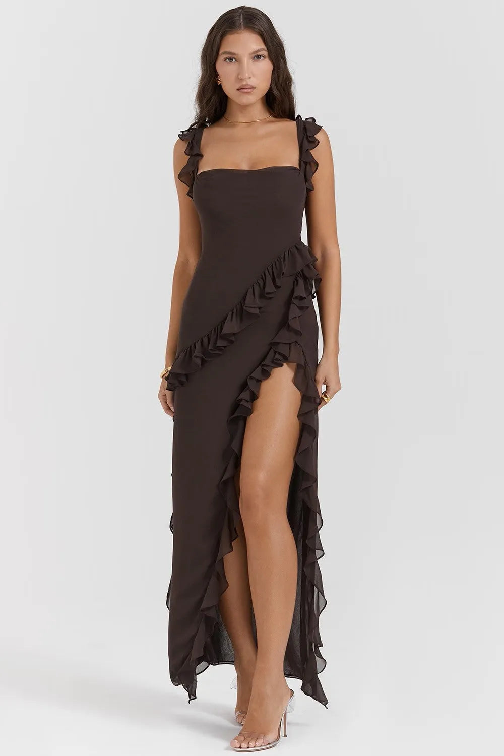 Long summer dress with a high neck and elegant details, ideal for special occasions
