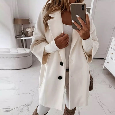Elegant Women's Coat with Plunging Neckline and Modern Lapels