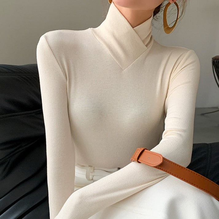 Elegant Women's Turtleneck Sweater - Sophisticated and Warm Style