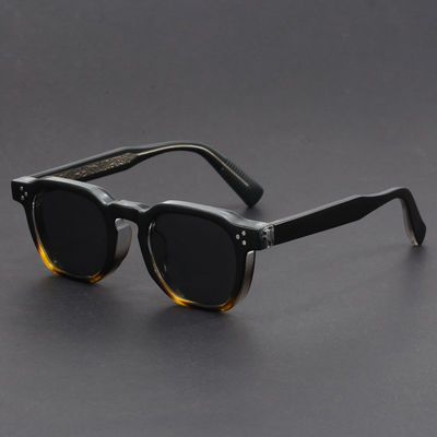 Retro sunglasses with an elegant design, ideal for a modern and timeless style.