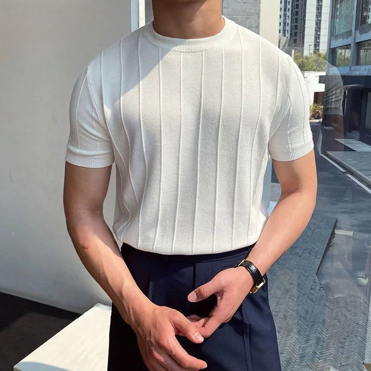 Basic men's t-shirt perfect for a casual and modern style
