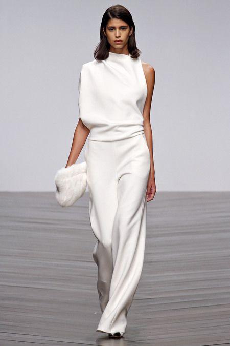 Comfortable sleeveless jumpsuit ideal for dinners and special nights